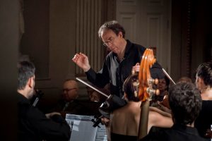 alfredo bernardini dirige Theresia Youth Orchestra